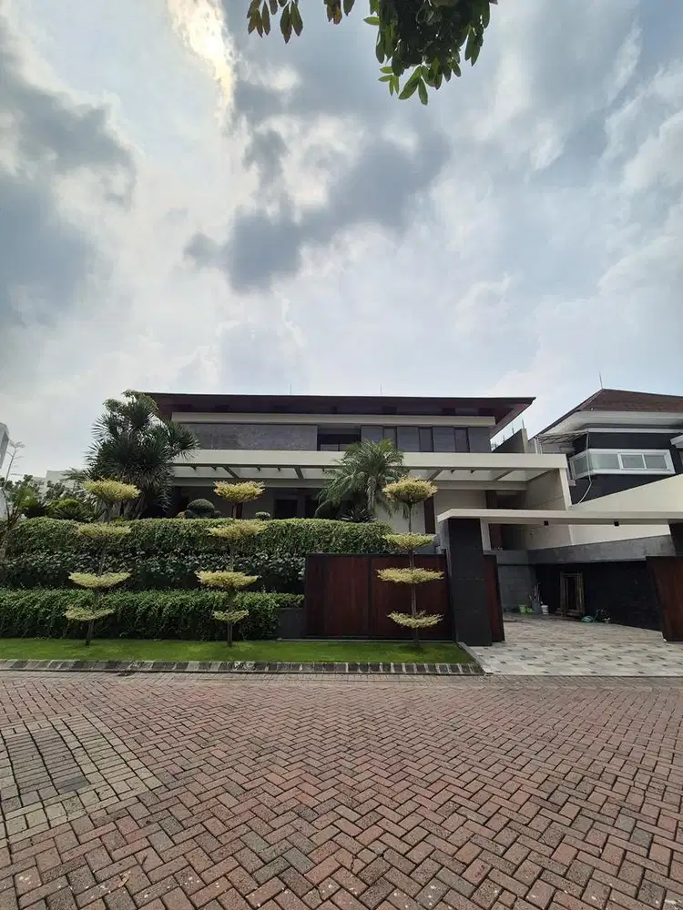 GOLF VIEW! RUMAH GRAHA FAMILI / FAMILY ULTRA LUXURY MODERN SIAP HUNI
