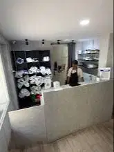 Kasir dan Kurir Laundry Sepatu