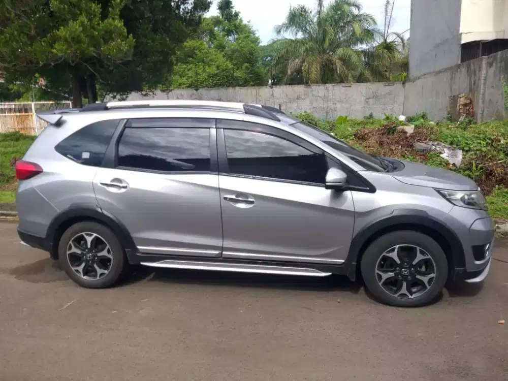 Honda BR-V AT 1.5 E th 2017 cash or take over