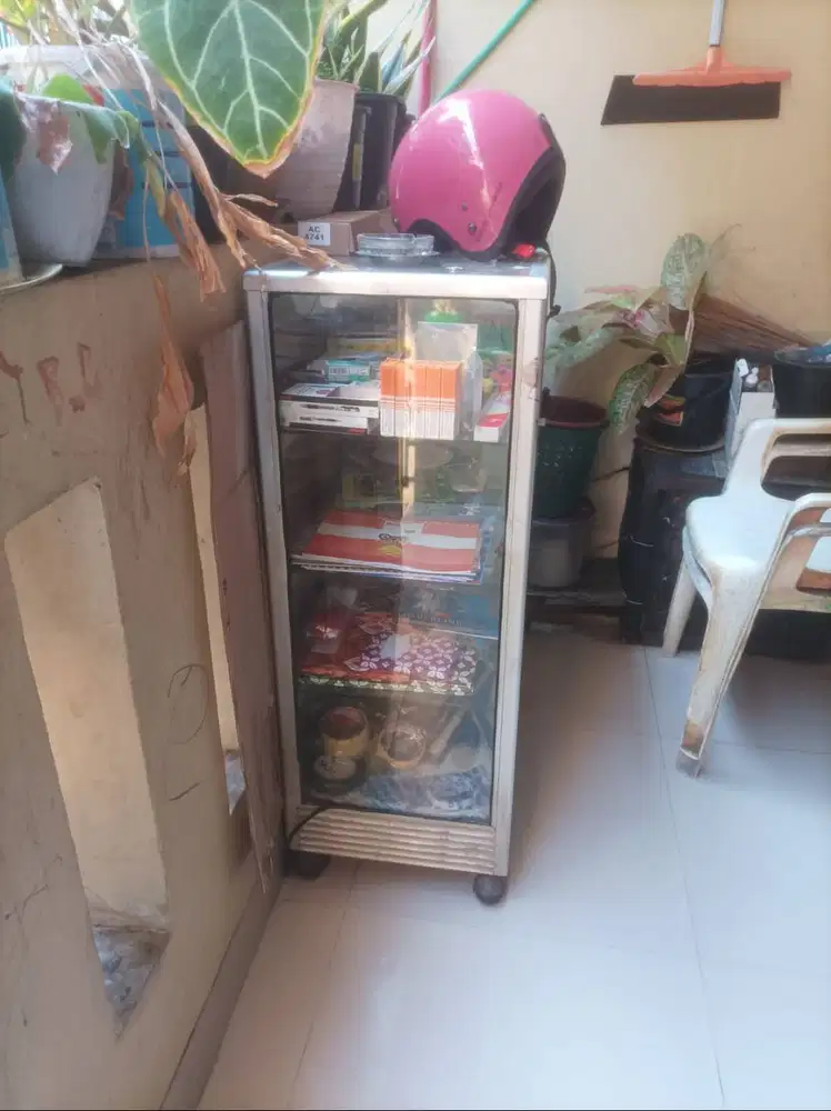 Etalase bekas pakai Toko Foto Copy