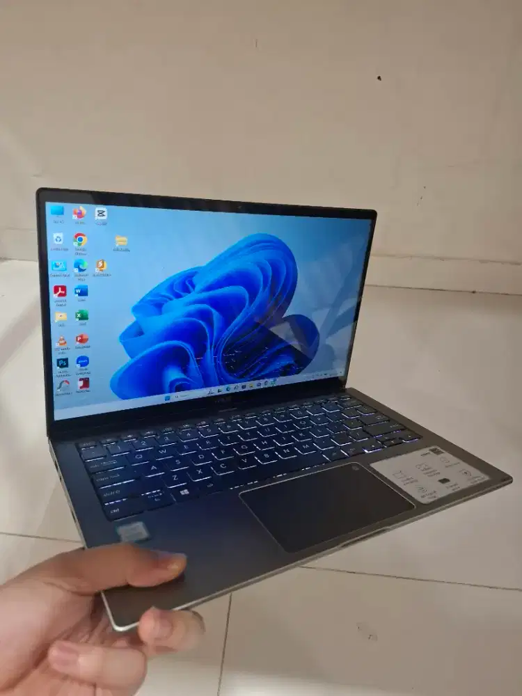 Asus Laptop Like new 360 Ux362f intel i7