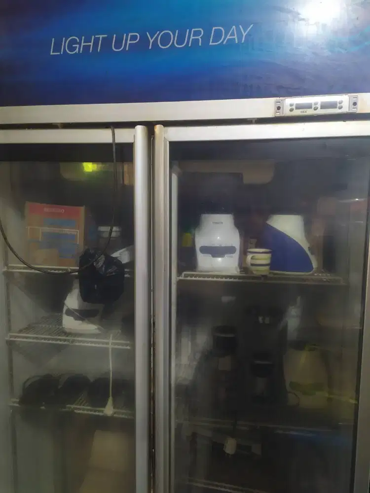 Showcase chiller kulkas 2 pintu rusak