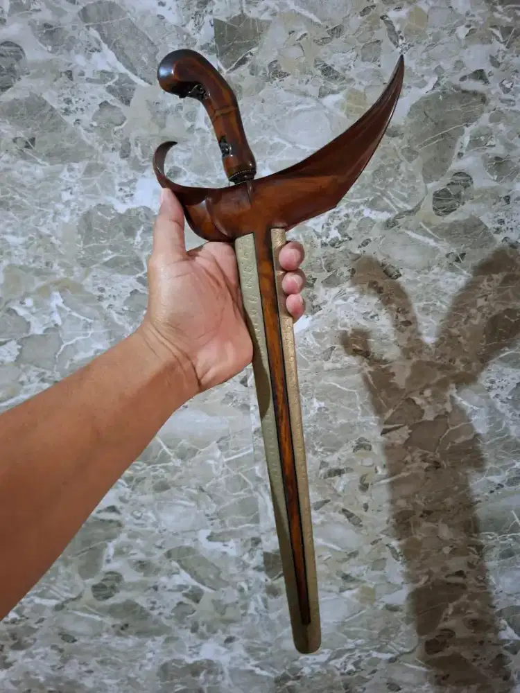 Dimakawinkan/dimaharkan keris Talang Emas