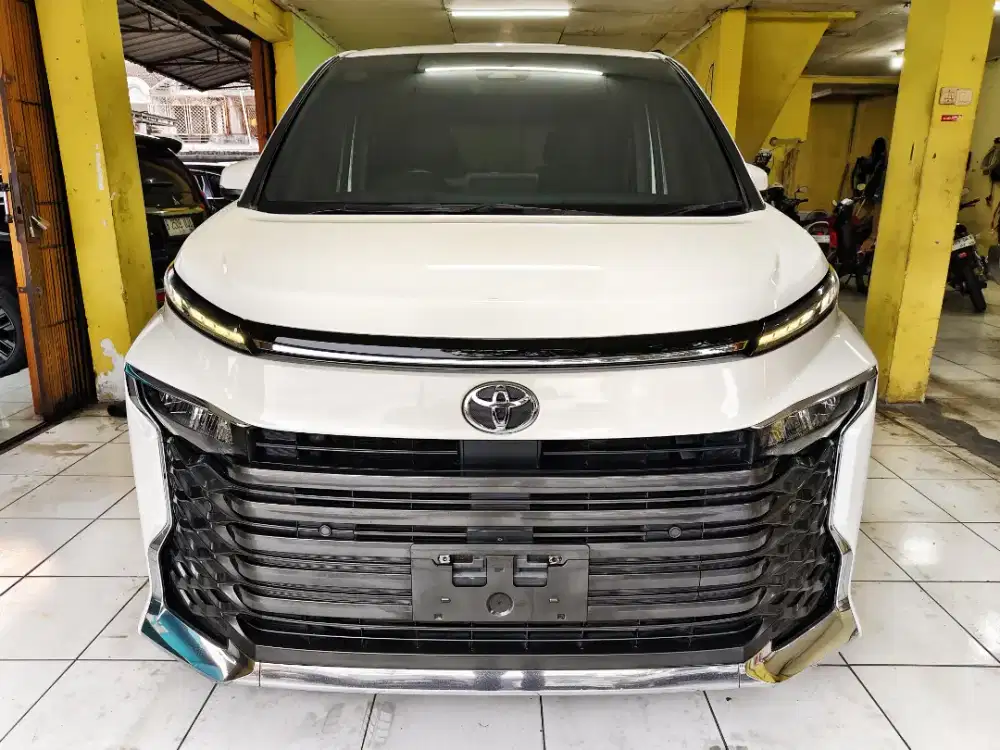 TOYOTA VOXY 2.0 TSS SENSING AT 2023 MATIC LIKE NEW