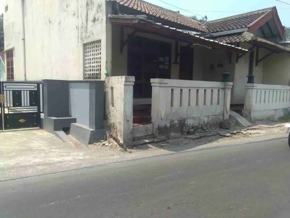 DIJUAL RUMAH 2 LANTAI SIAP HUNI  MANTENAN, PANDANSARI, MERTOYUDAN MAGELANG