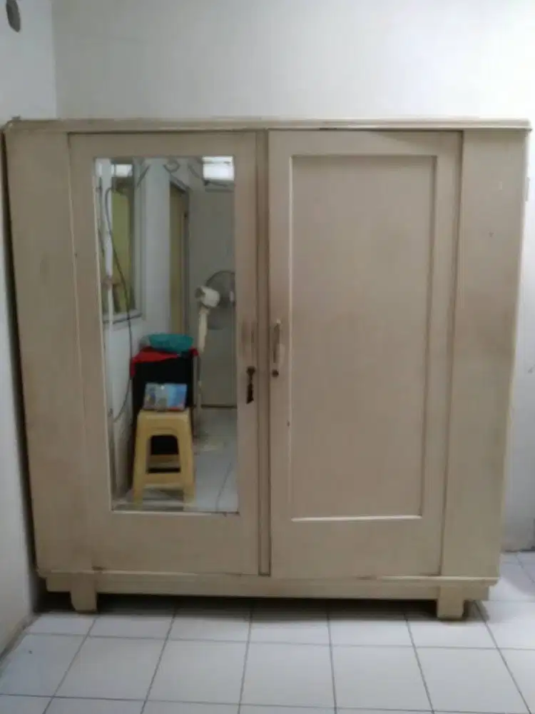 Lemari kayu jati
