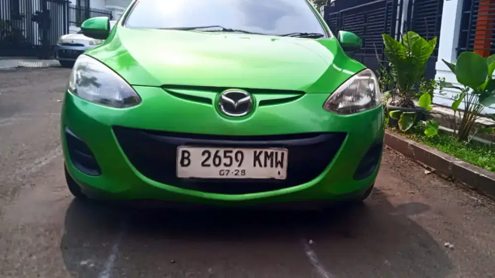 Low km Mazda 2 Type V TH 2012 Pemakaian sendiri siap pakai