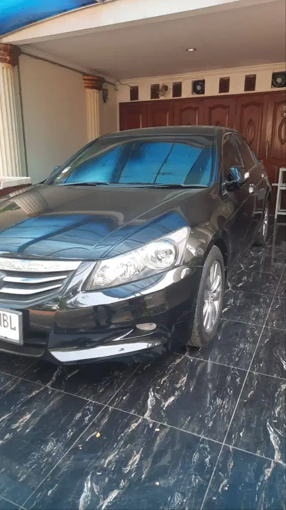 Honda Accord Hitam Metalic Terawat dan Mulus