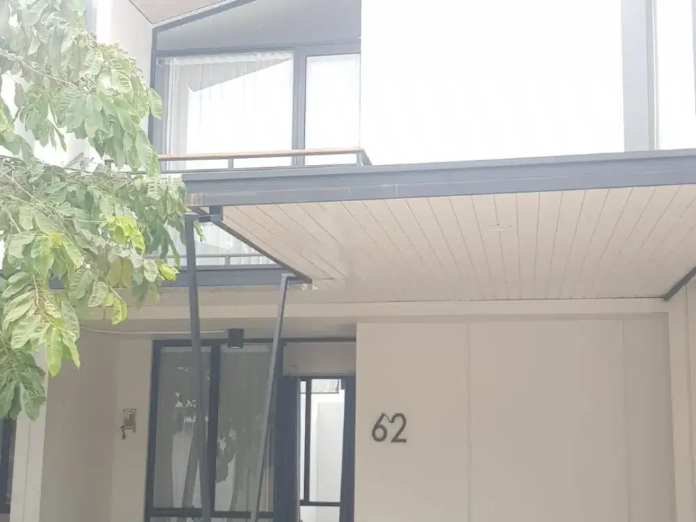 DISEWAKAN unit di Cendana Parc 3KT sudah ada Kanopi, kaca film dan AC