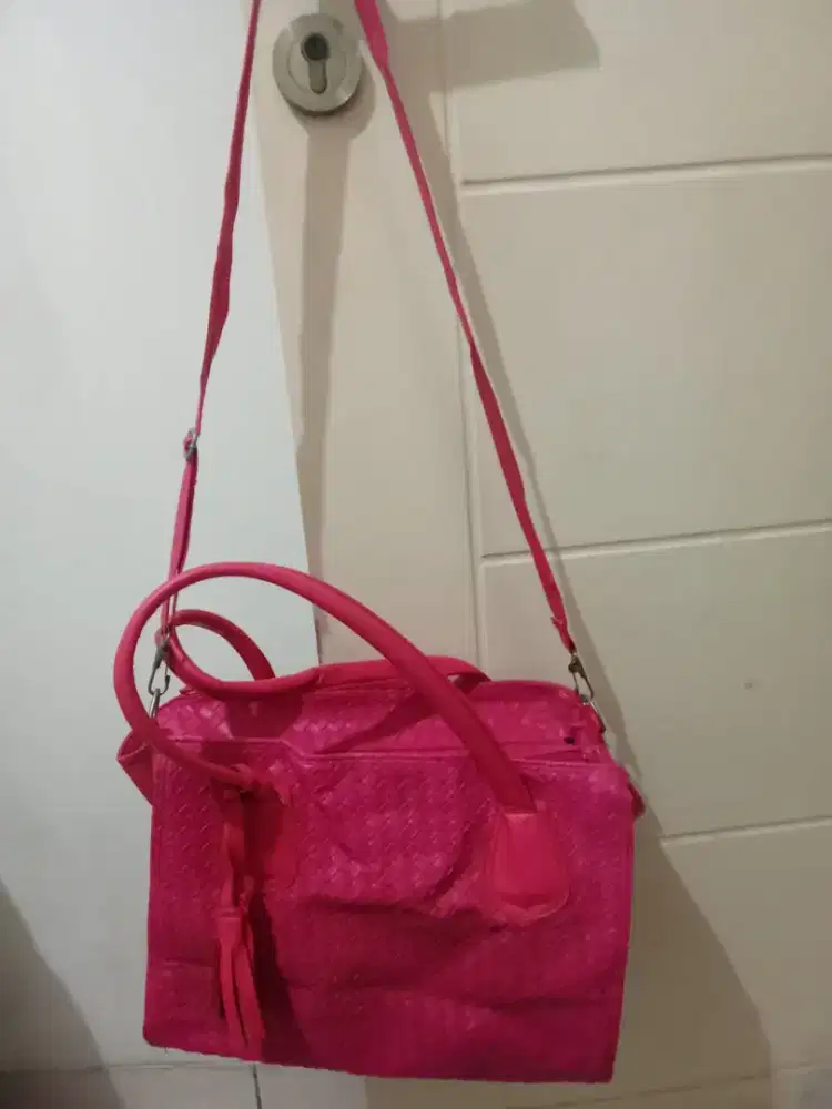 Preloved Tas sling bag wanita warna pink