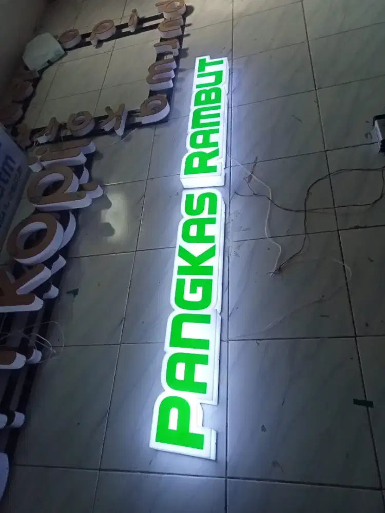 Papan nama toko atau kantor indor dan outdor
