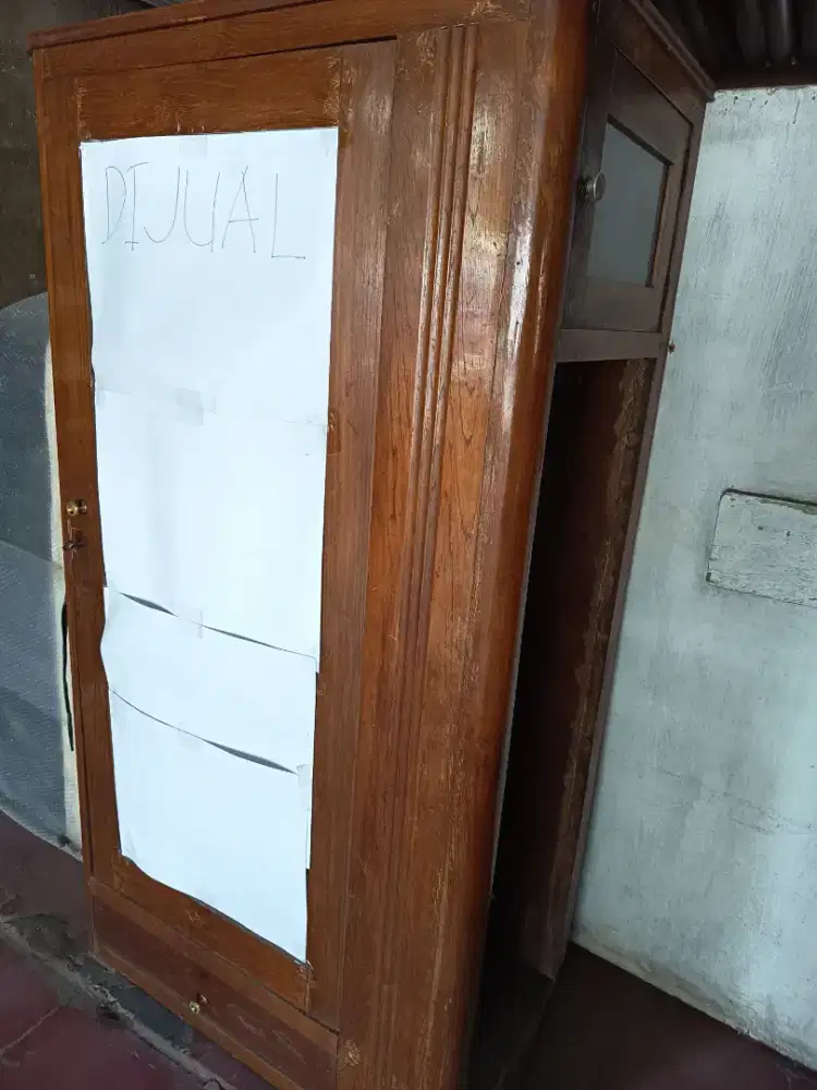 Lemari kayu jati