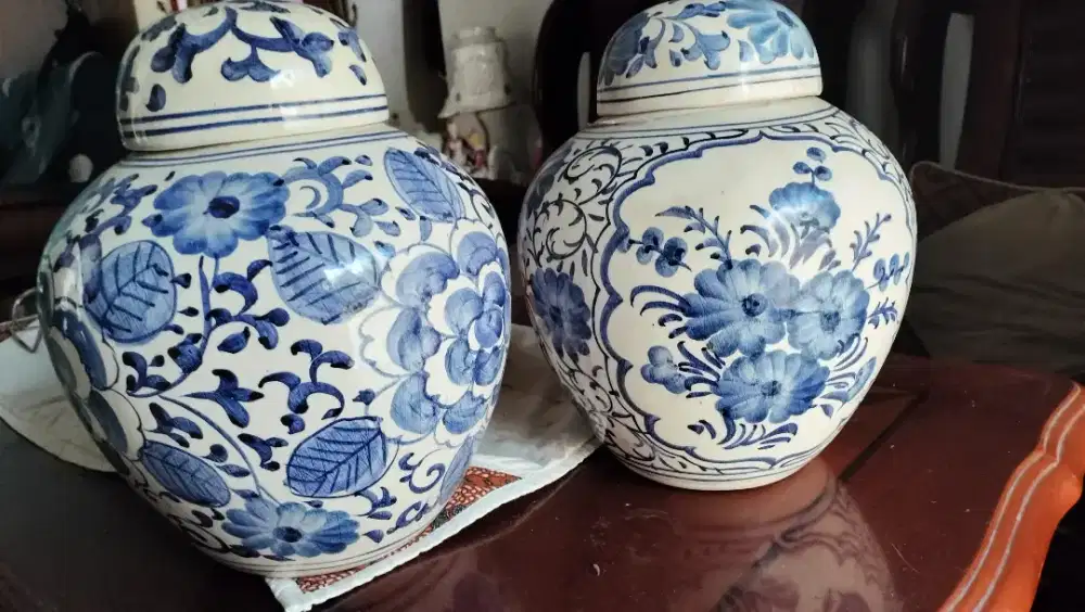 Guci porselen Tongkok