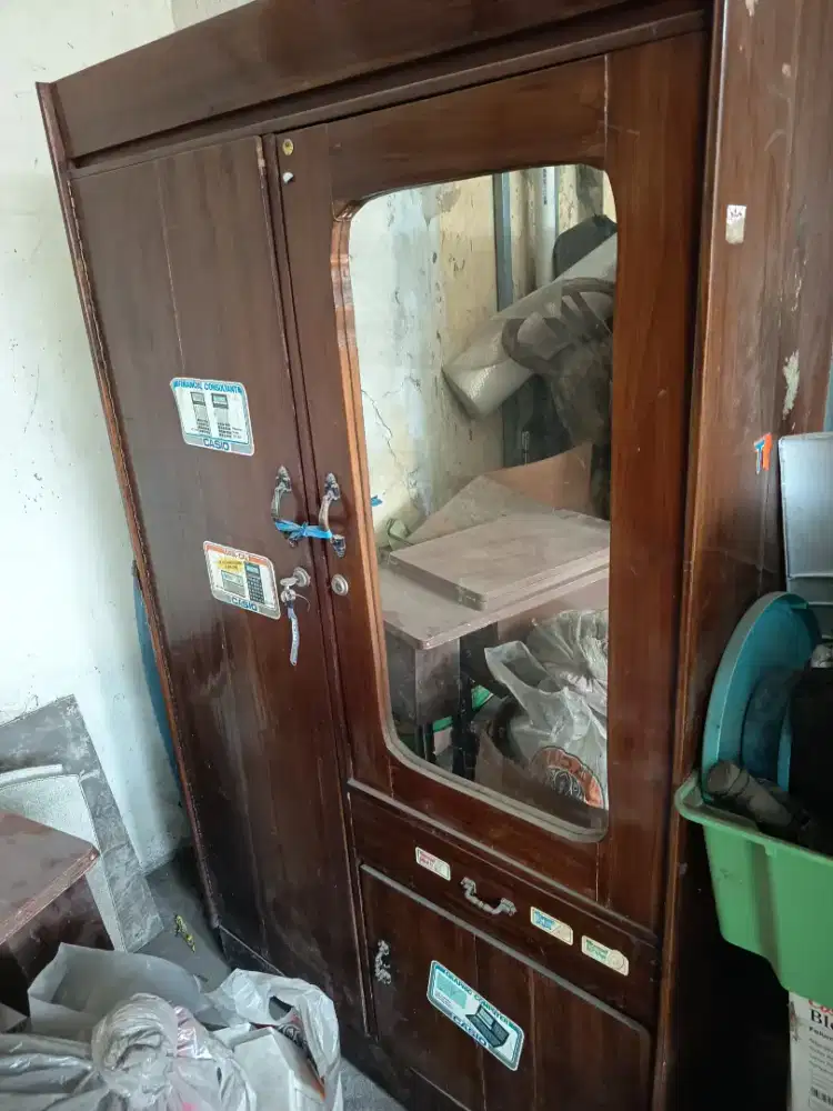Lemari pakaian 2 pintu