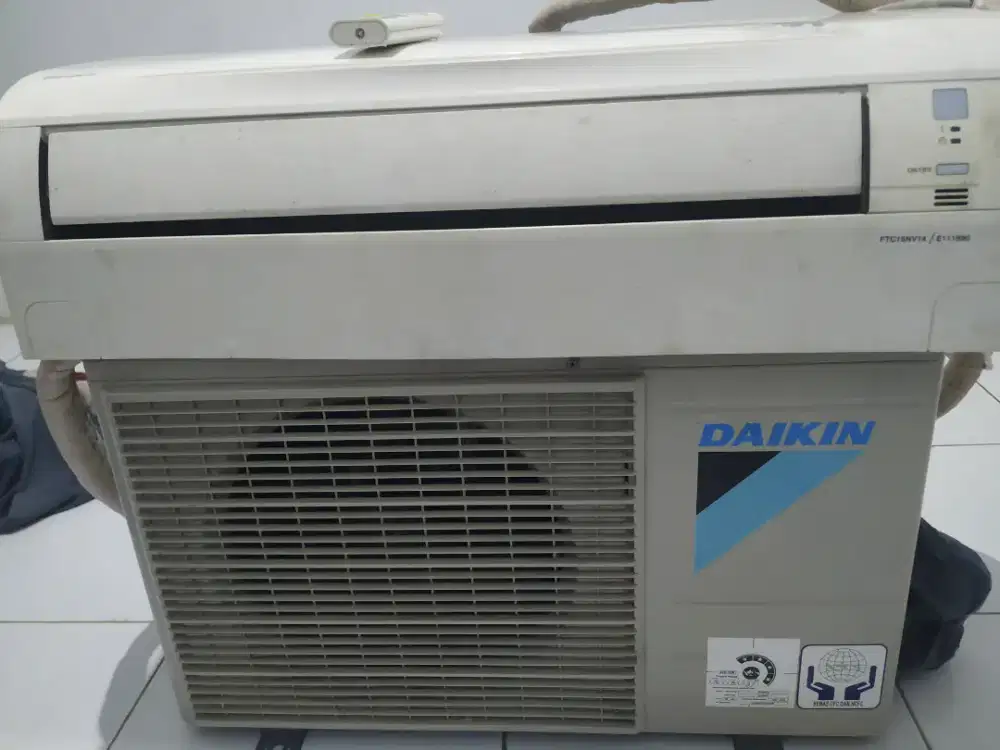 AC Daikin 1/2 PK ORI Thailand lengkap remot & breaket