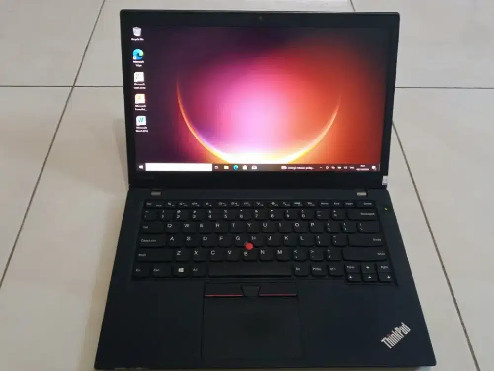 Laptop lenovo thinkpad T470 i5 touchscreen gen 7 ssd 256gb ngebut