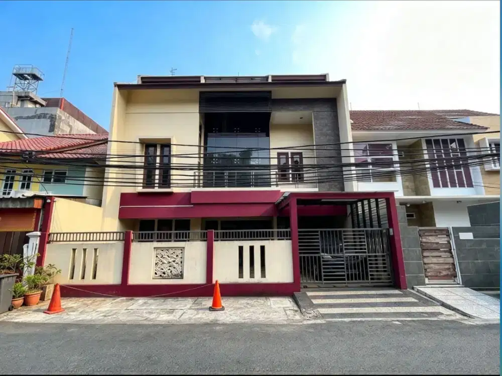 DIJUAL RUMAH EX KANTOR 3 LANTAI KRAMAT PELA KEBAYORAN BARU DEKAT BLOK M