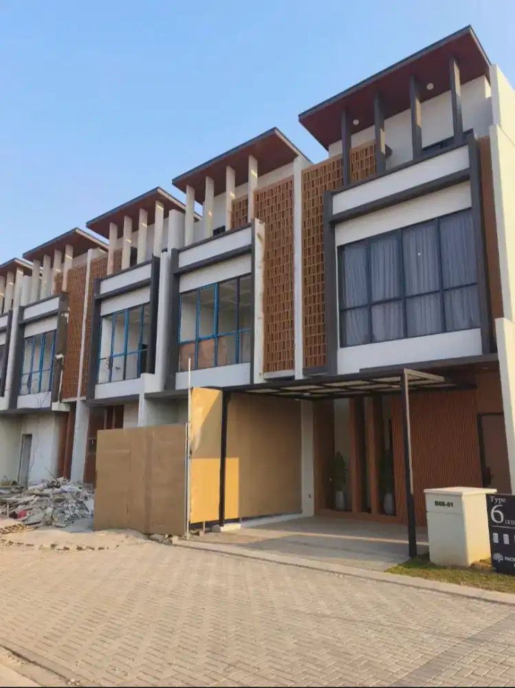 Rumah Pacific Garden Puri