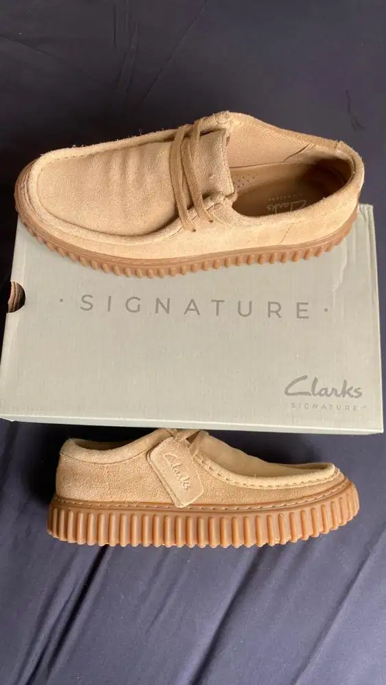 Sepatu Clarks Torhill Lo