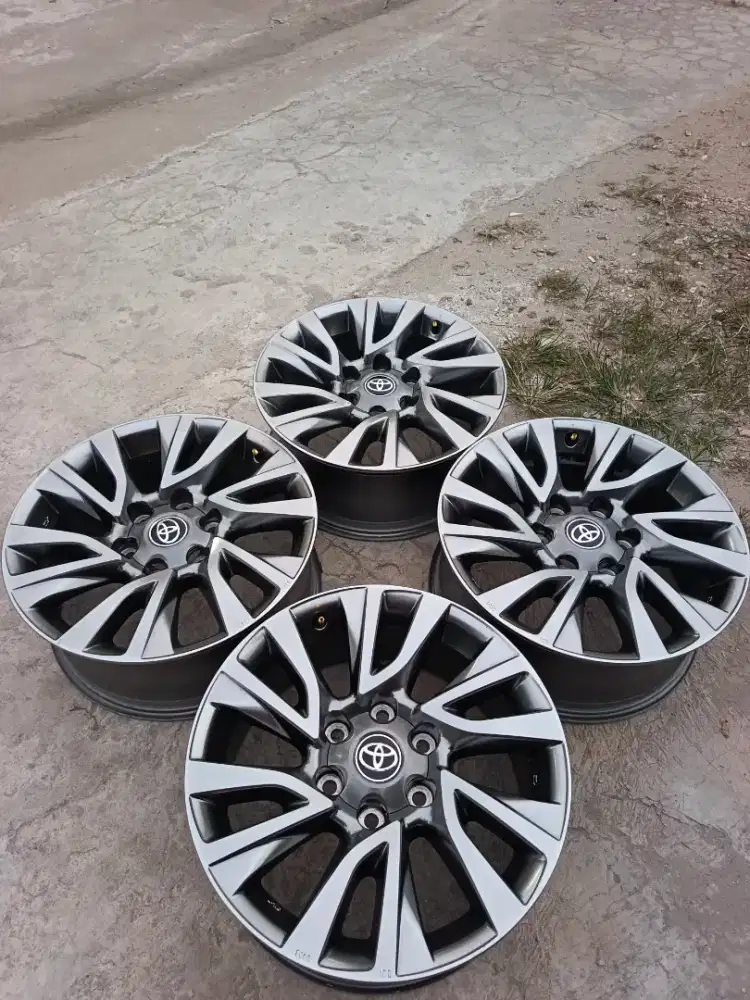 Velg Oem Fortuner R18