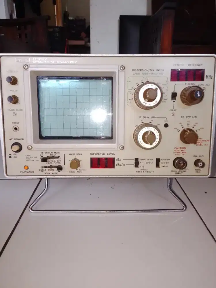 SPEKTRUM ANALYZER untuk laboratorium,workshop atau hobby.