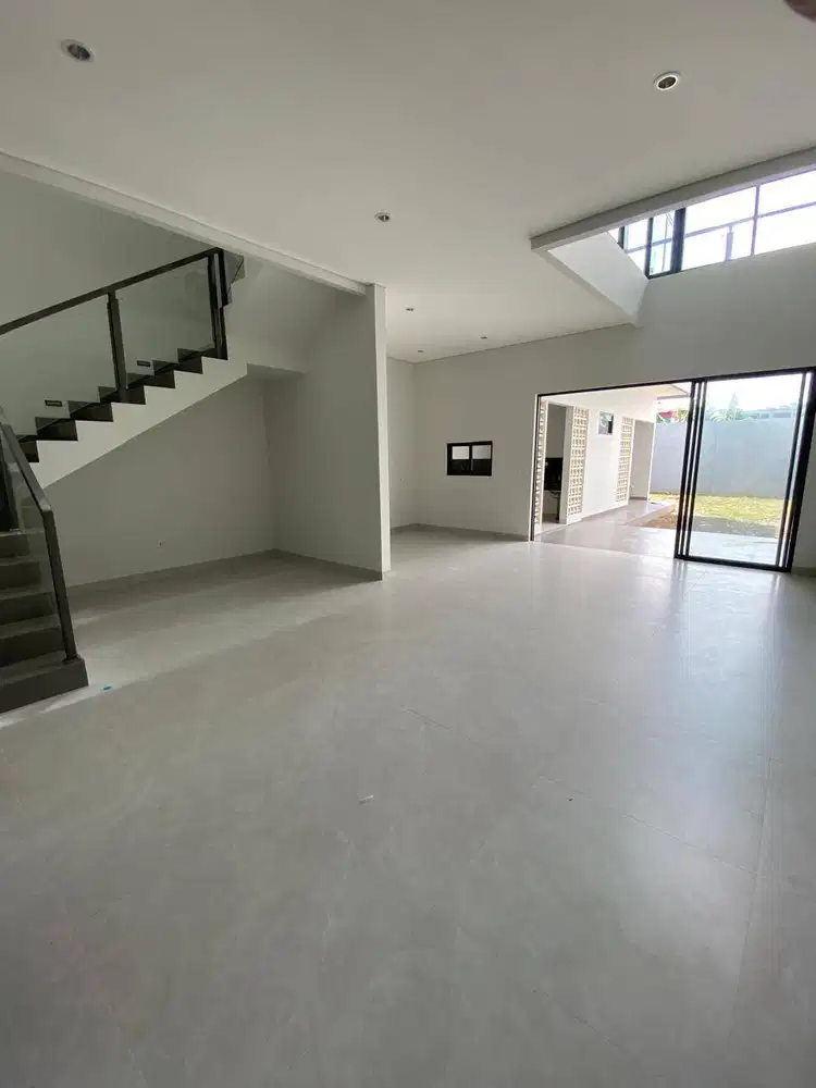 Dijual Rumah Baru 2 Lantai Setraduta Grande Bandung