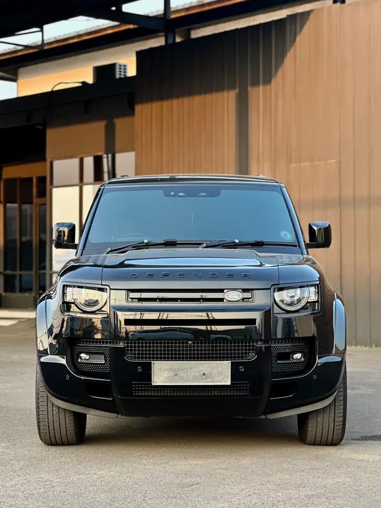 Land rover Defender P110 2.0 SE explorer edition TDP 500 juta