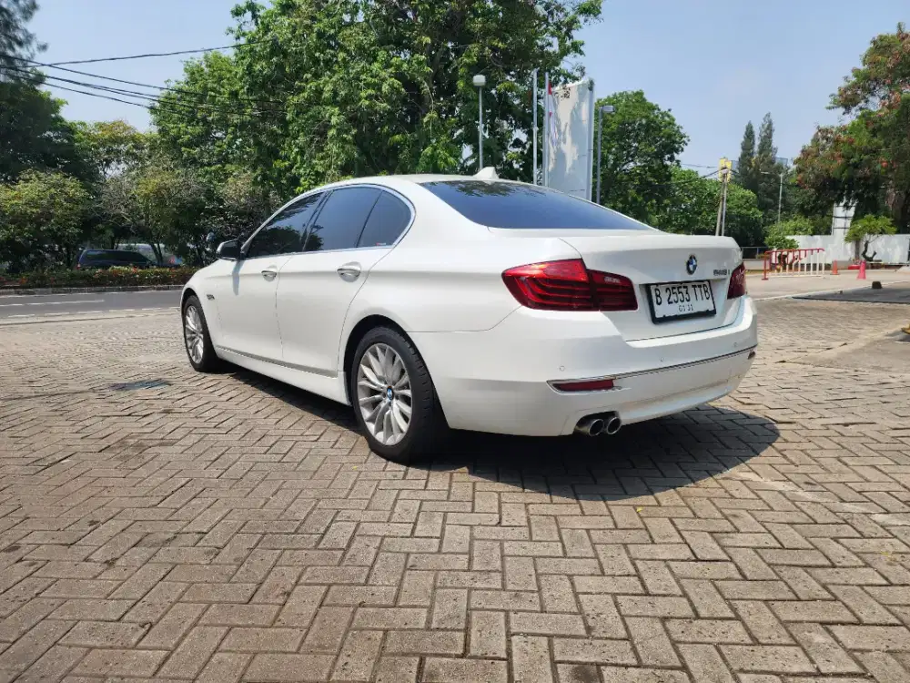 Dijual mobil BMW 528i,F10,2014,putih,antik,mulus,terawat