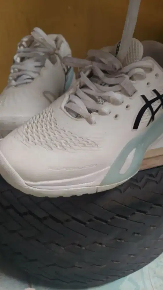 Sepatu asics padel