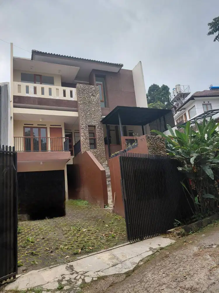 Dijual Rumah Nyaman Terawat Setiabudi Regency Bandung