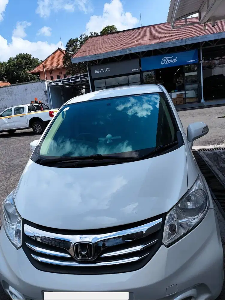 Honda Freed 2013 AT