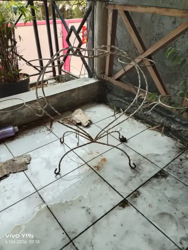 Dijual Tempat Pot lubang 6 dari besi