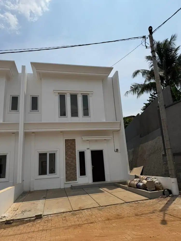 Rumah disewakan  2 lantai , granit ,di tengah Kota ,lokasi Strategis