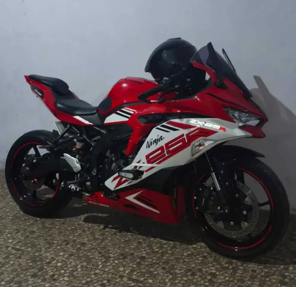 Kawasaki ZX 25 R standar