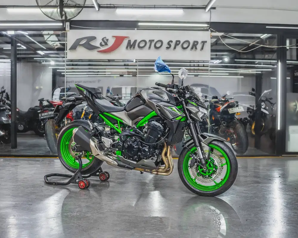 ‎Kawasaki Z900 Z 900 Z900RS 2024 Km 4.500 an warna Abu Abu