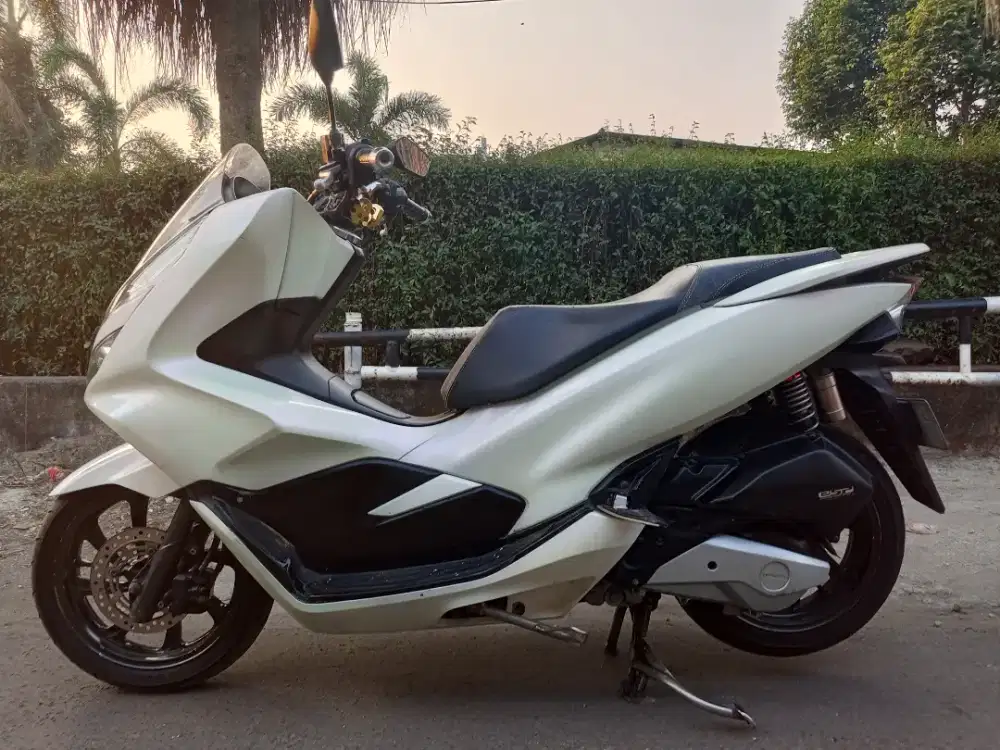 PCX tahun 2020 cakep putih lembayung