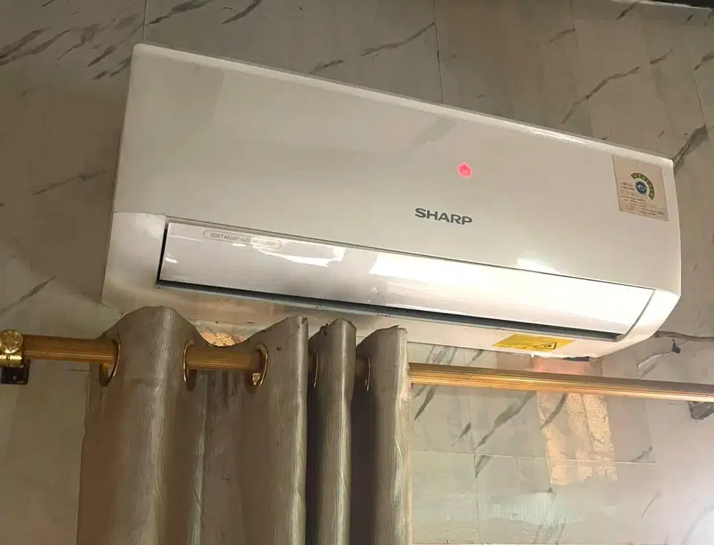 Dijual ac sharp masih bagus like new