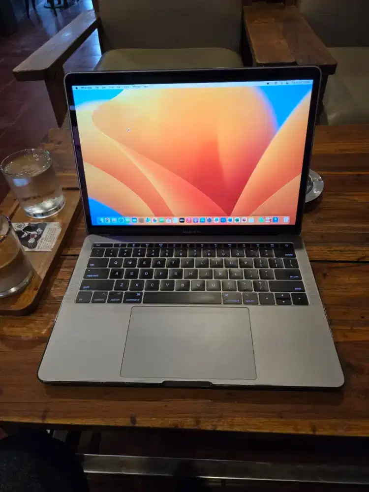 Macbook Pro 2017 13 Inci 256gb masih mulus