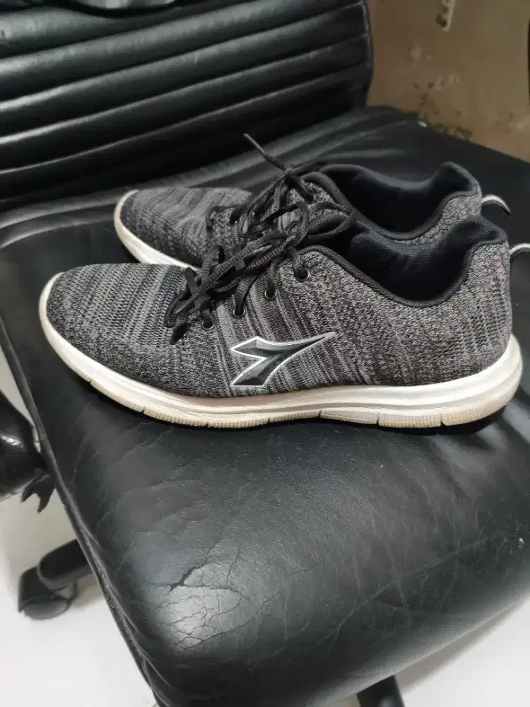 Sepatu Diadora Irgoli