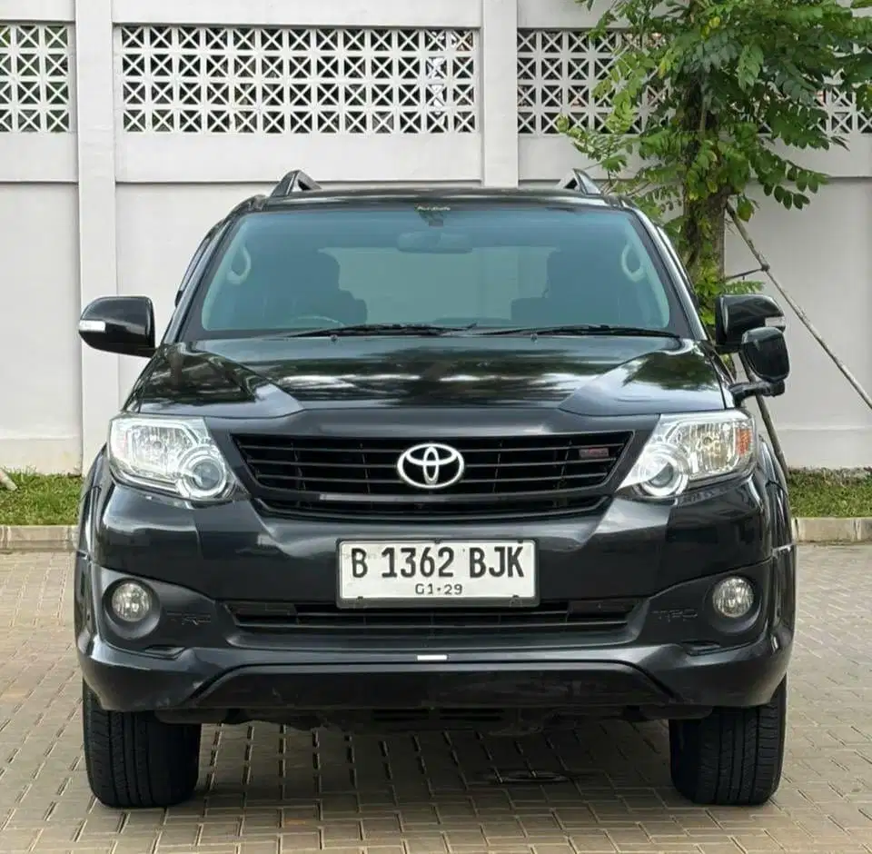 TOYOTA FORTUNER TRD 2.7 AT 2014 HITAM