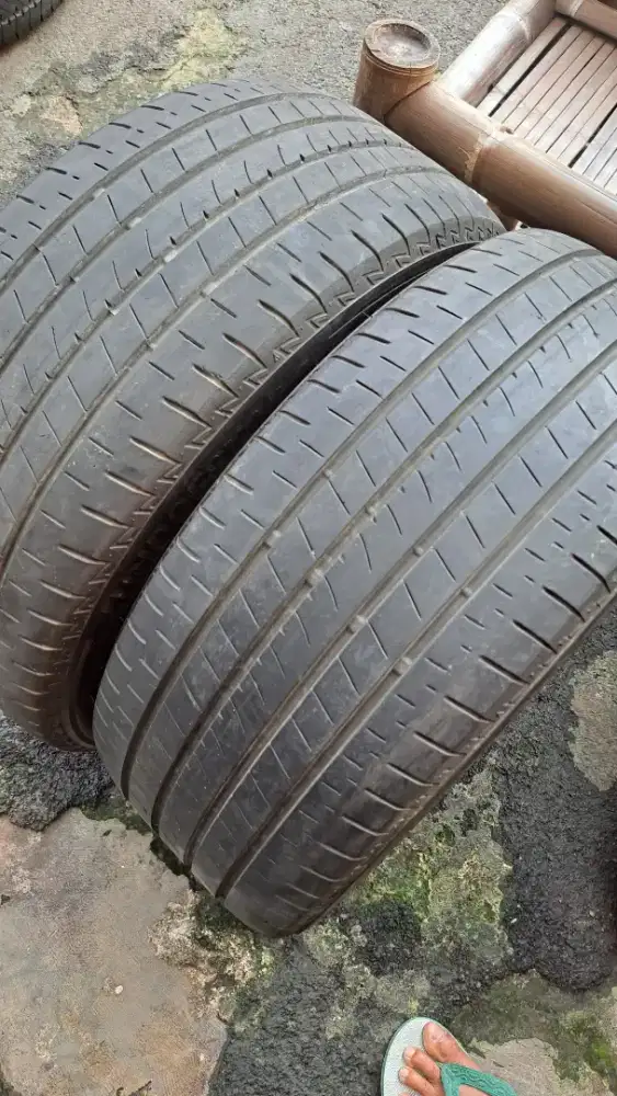 Ban 235 45 r18 bridgestone turanza