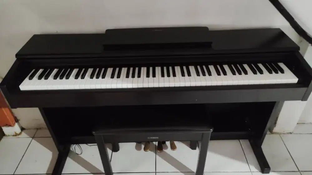 Piano Digital Yamaha Arius YDP-144