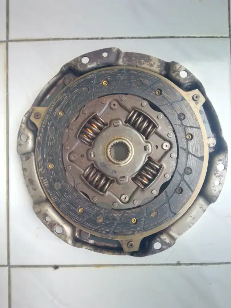 kampas kopling (clutch disc).
