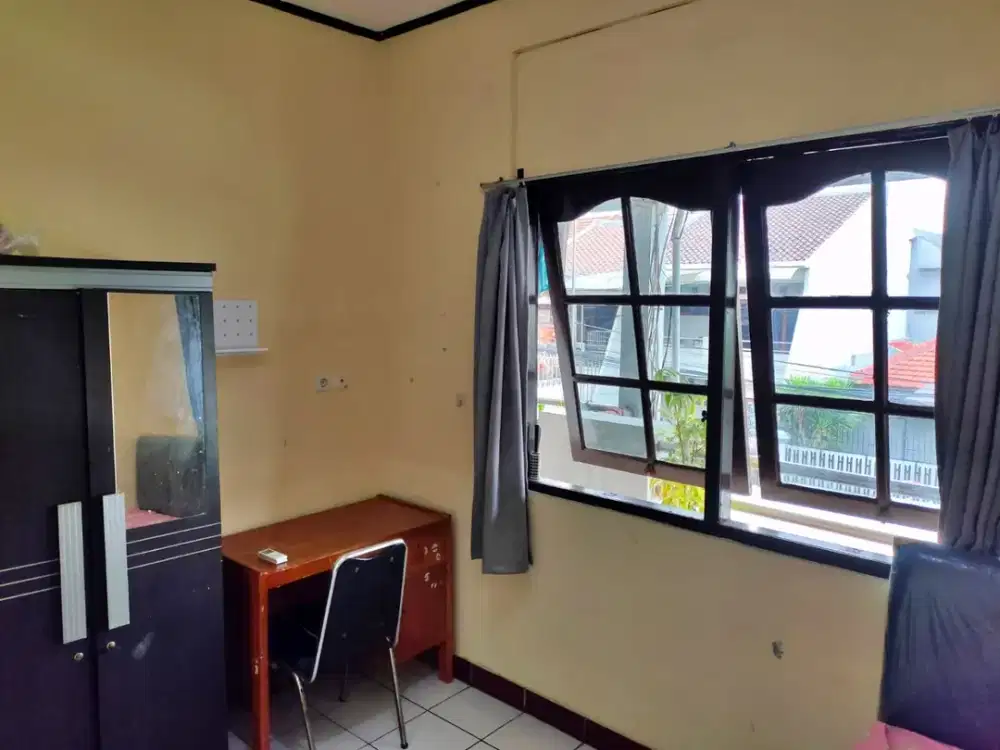 Kost AC, Wi-fi, dengan Jendela di Jakarta Pusat