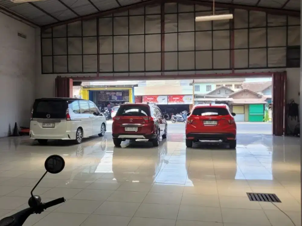 DISEWAKAN SHOWROOM / RUANG USAHA AREA KARTASURA