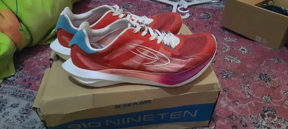 DUA PASANG Sepatu running 910 ori second