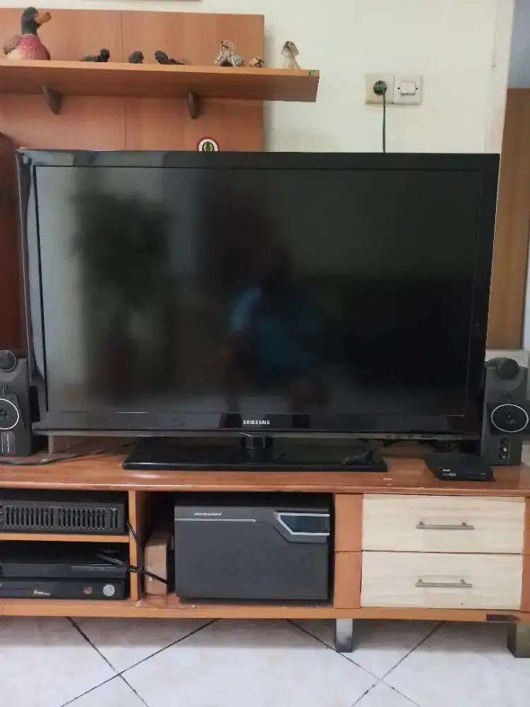 Televisi merk Samsung 46 inc