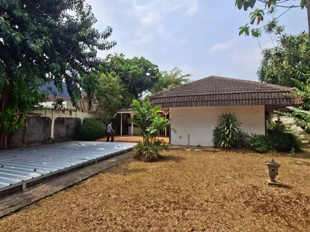 For Rent. Bright House with Spacious Garden Kemang Dalam. Near Hero Kemang