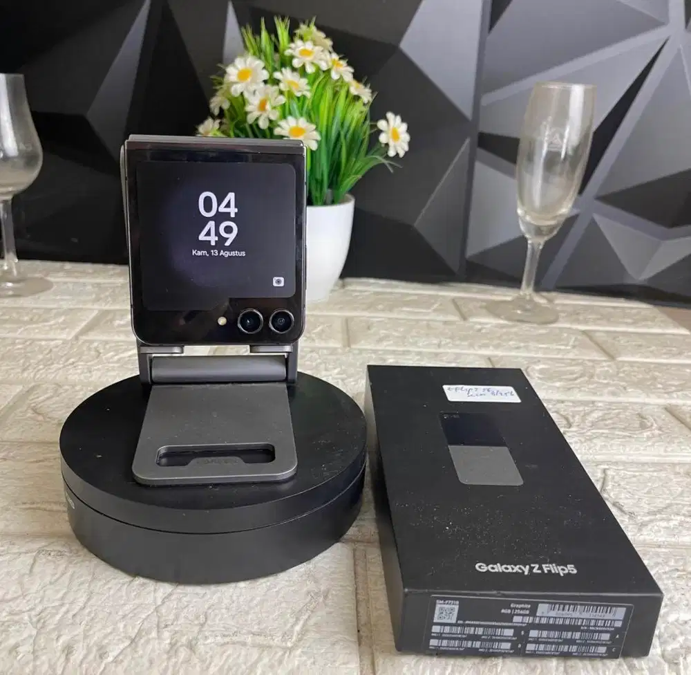 Samsung Z Fold 5 RAM 8/256GB Ex Garansi Resmi SEIN Mulus
