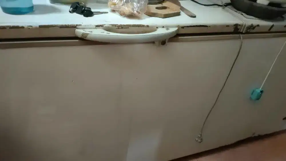 Freezer besar. 2 pintu bukaan atas